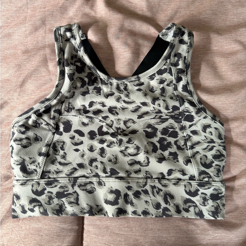 34. Varley White and Black Patterned Sports Bra EUC - Picture 2 of 5